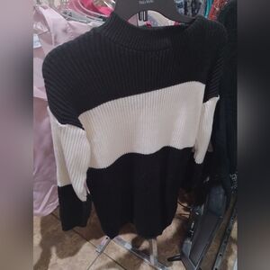 Small forever black and white sweater